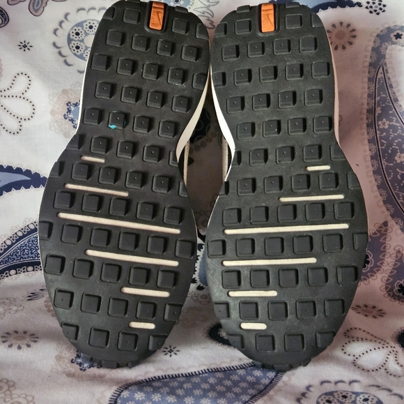 NIKE - Picture 6 of 12